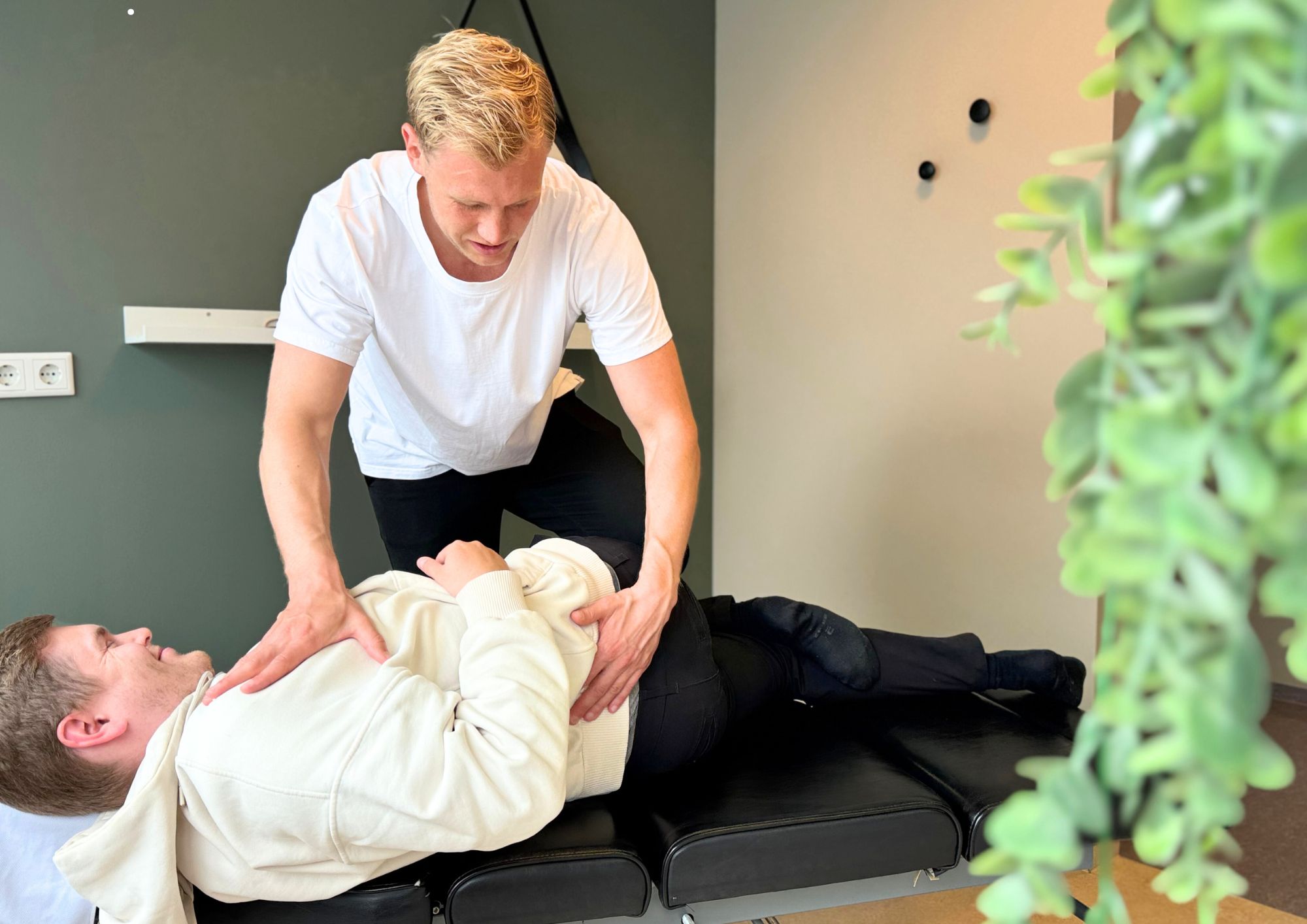 Read more about the article Þrjú einkenni sem gefa til kynna að þú gætir þurft kírópraktík